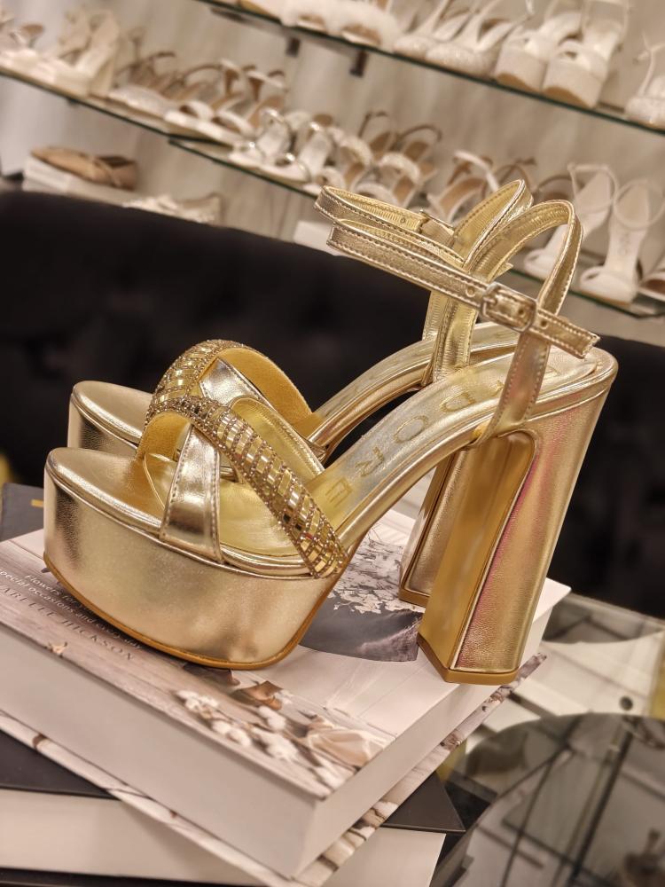 381- GOLD TAŞ AKSESUARLI PLATFORM AYAKKABI